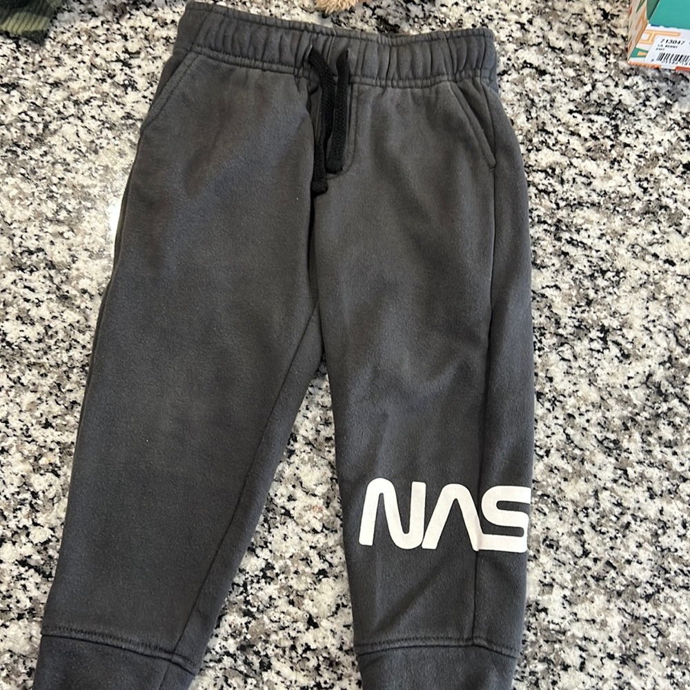 Rumi and Ryder NASA joggers. 3T